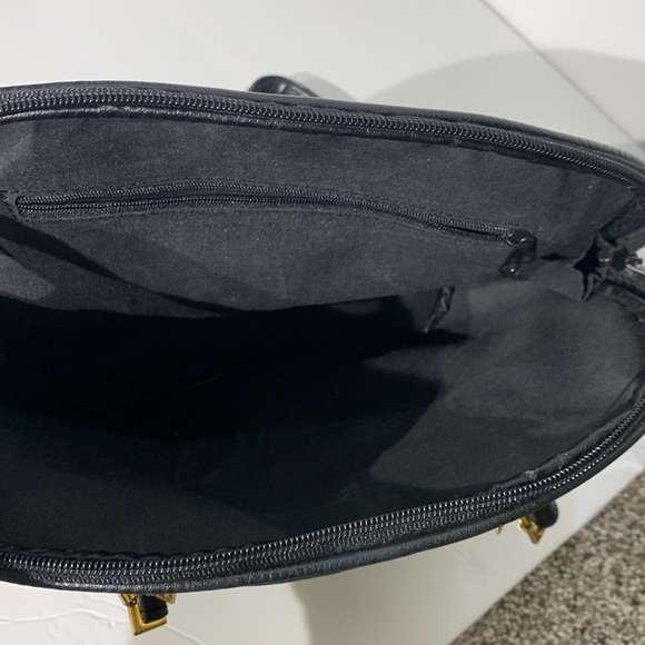 Black vintage leather shoulder bag with gold design - Picture 4 of 9